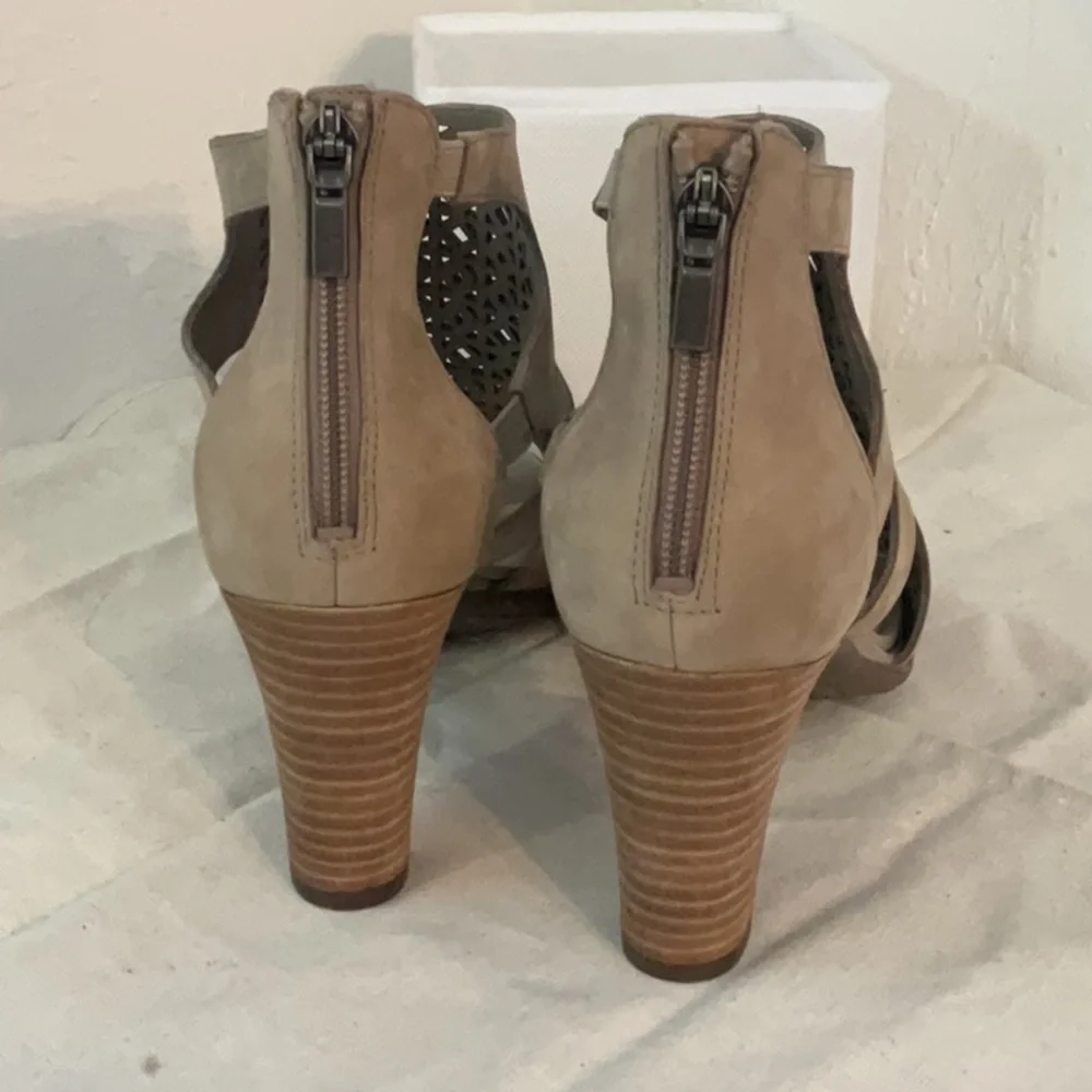 Rockport Totalmotion Trutech Suede Laser Cut Ankle Booties, 9.5, Beige, NWOB - Picture 5 of 9
